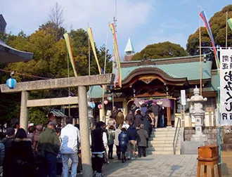 地域貢献(大森剱神社元旦祭、初詣している人たち)