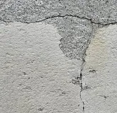 外壁がひび割れ