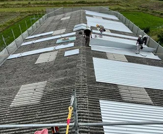 ストレート屋根板金カバールーフ工事中