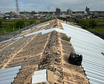 ストレート屋根板金カバールーフ工事中