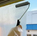 窓に遮熱塗装している、遮熱塗装